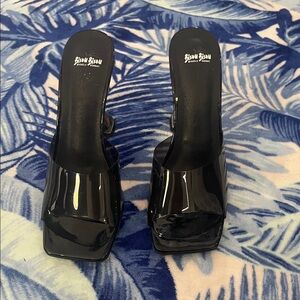 Bisou Bisou Glossy Black Heels